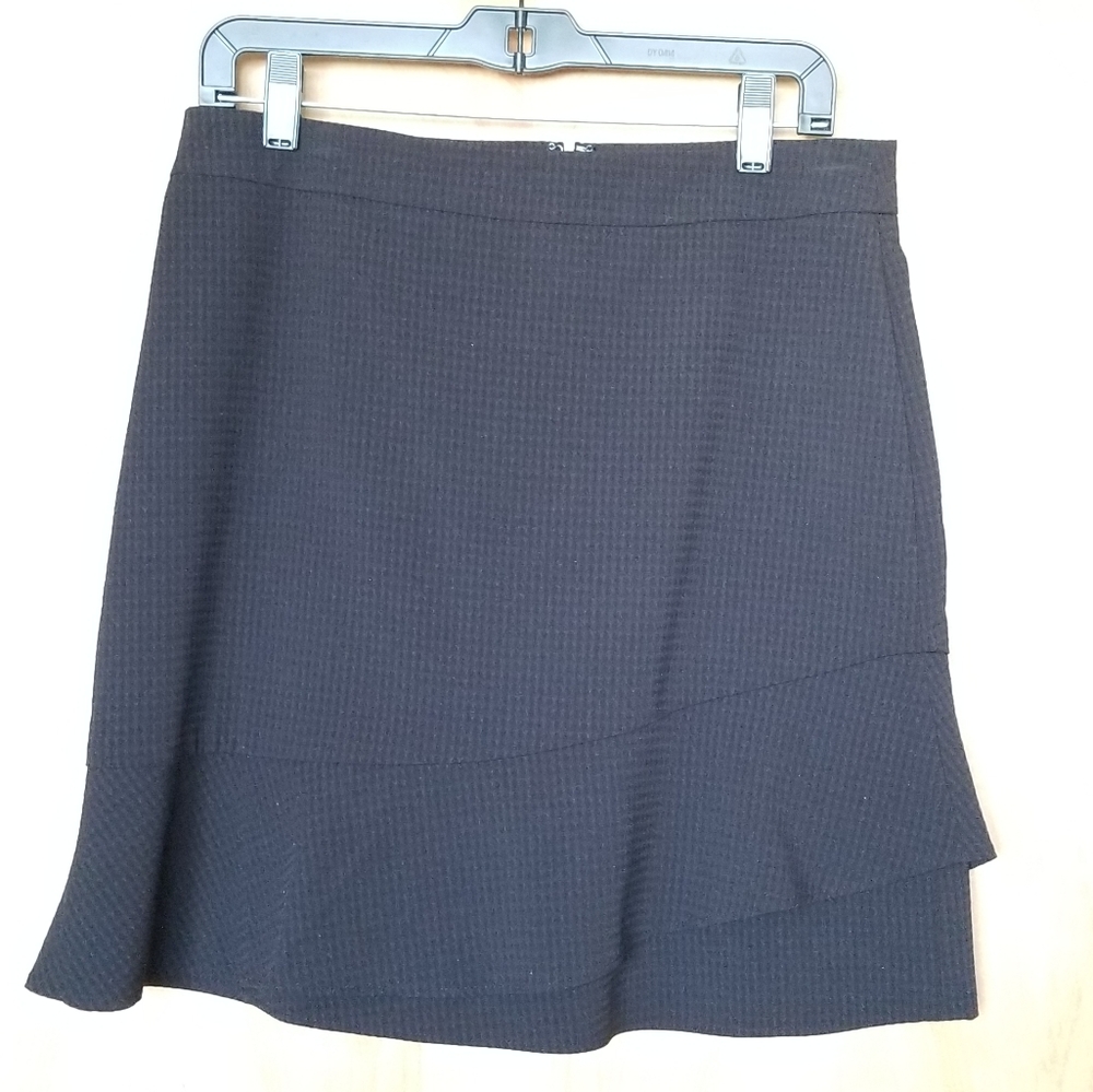Ann Taylor Ruffle Hem Black Skirt 8P NWT